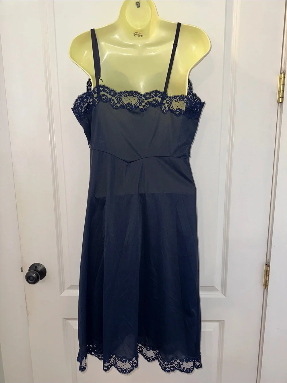 Vintage 60s Fischer navy blue nylon full slip with lace lace details - Picture 5 of 7